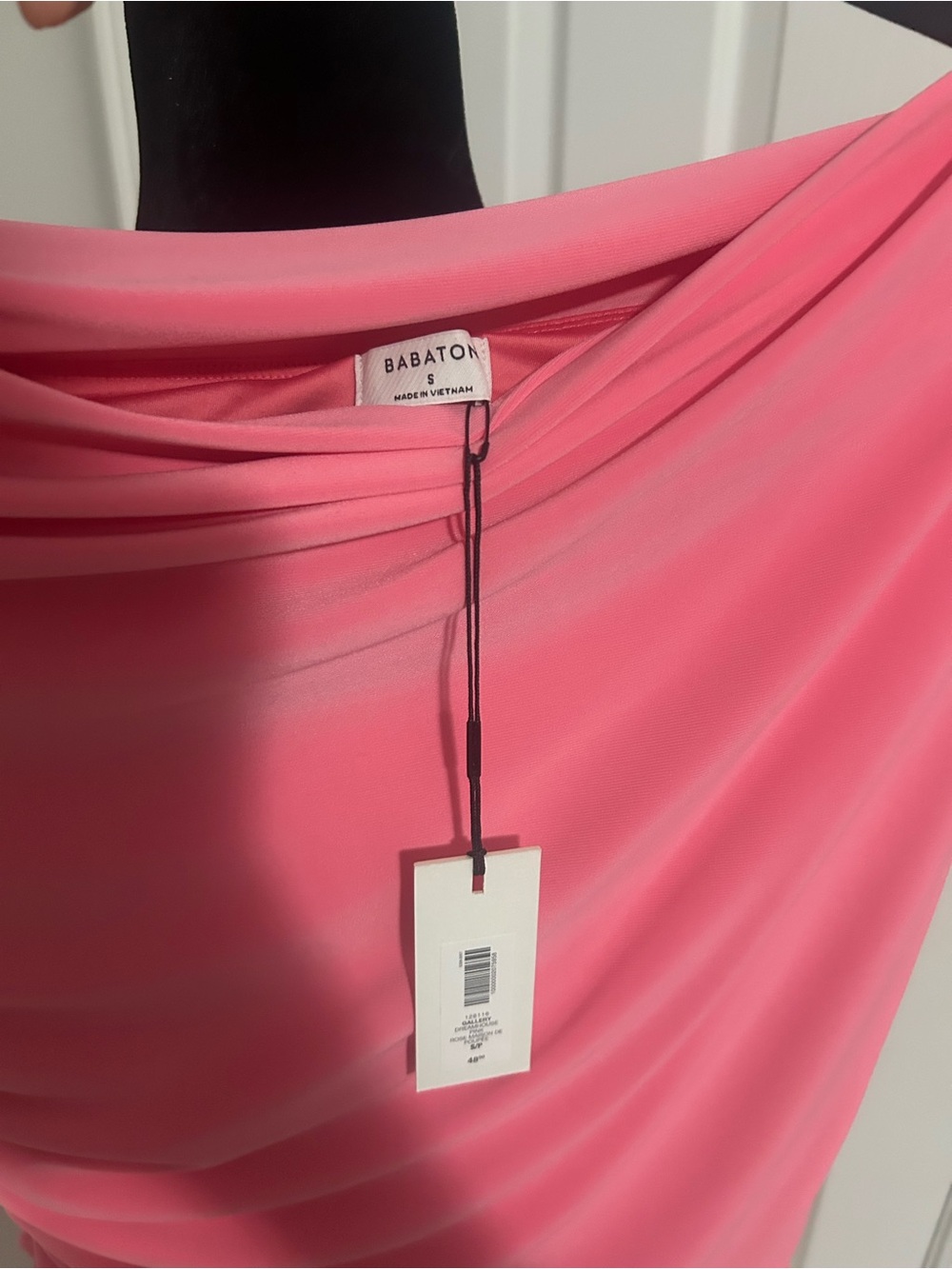 Aritzia One-Shoulder Ruched Tank in Coral Pink - Picture 6 of 7
